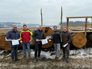 Präsident Mag. Franz Waldenberger, Waldhelfer Johannes Gruber, „Holzmoar“ Markus Raschhofer, Obmann Franz Kepplinger & Mag. Roland Hinterberger vom Waldverband OÖ Präsident Mag. Franz Waldenberger, Waldhelfer Johannes Gruber, „Holzmoar“ Markus Raschhofer, Obmann Franz Kepplinger & Mag. Roland Hinterberger vom Waldverband OÖ