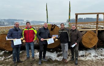 Präsident Mag. Franz Waldenberger, Waldhelfer Johannes Gruber, „Holzmoar“ Markus Raschhofer, Obmann Franz Kepplinger & Mag. Roland Hinterberger vom Waldverband OÖ